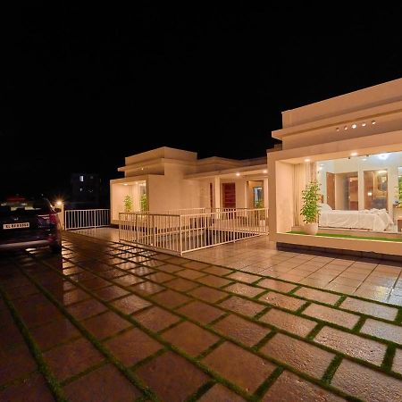 Glen Castle Vagamon Pool Resort By Voye Homes Exterior photo