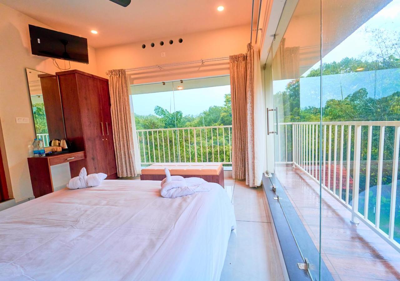 Glen Castle Vagamon Pool Resort By Voye Homes Exterior photo