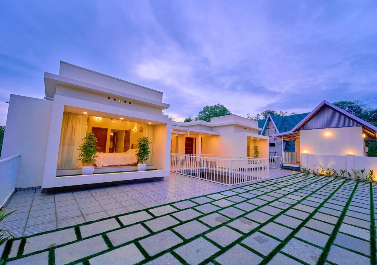 Glen Castle Vagamon Pool Resort By Voye Homes Exterior photo