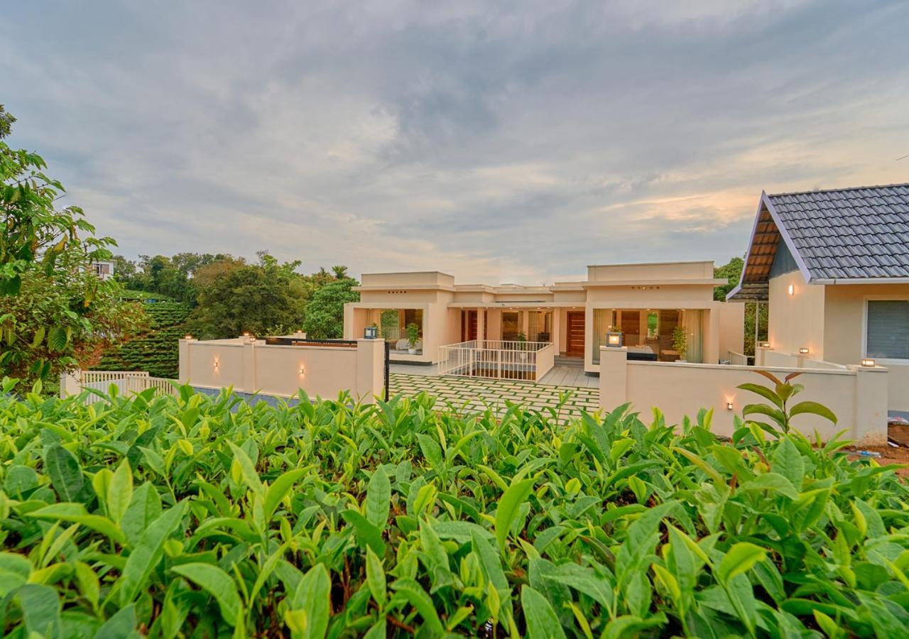 Glen Castle Vagamon Pool Resort By Voye Homes Exterior photo
