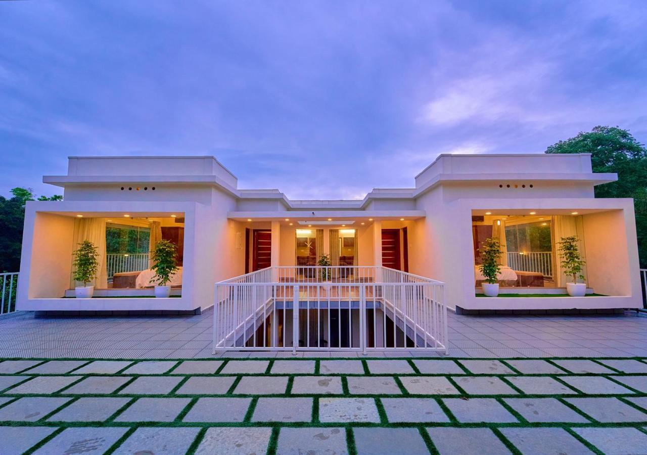 Glen Castle Vagamon Pool Resort By Voye Homes Exterior photo