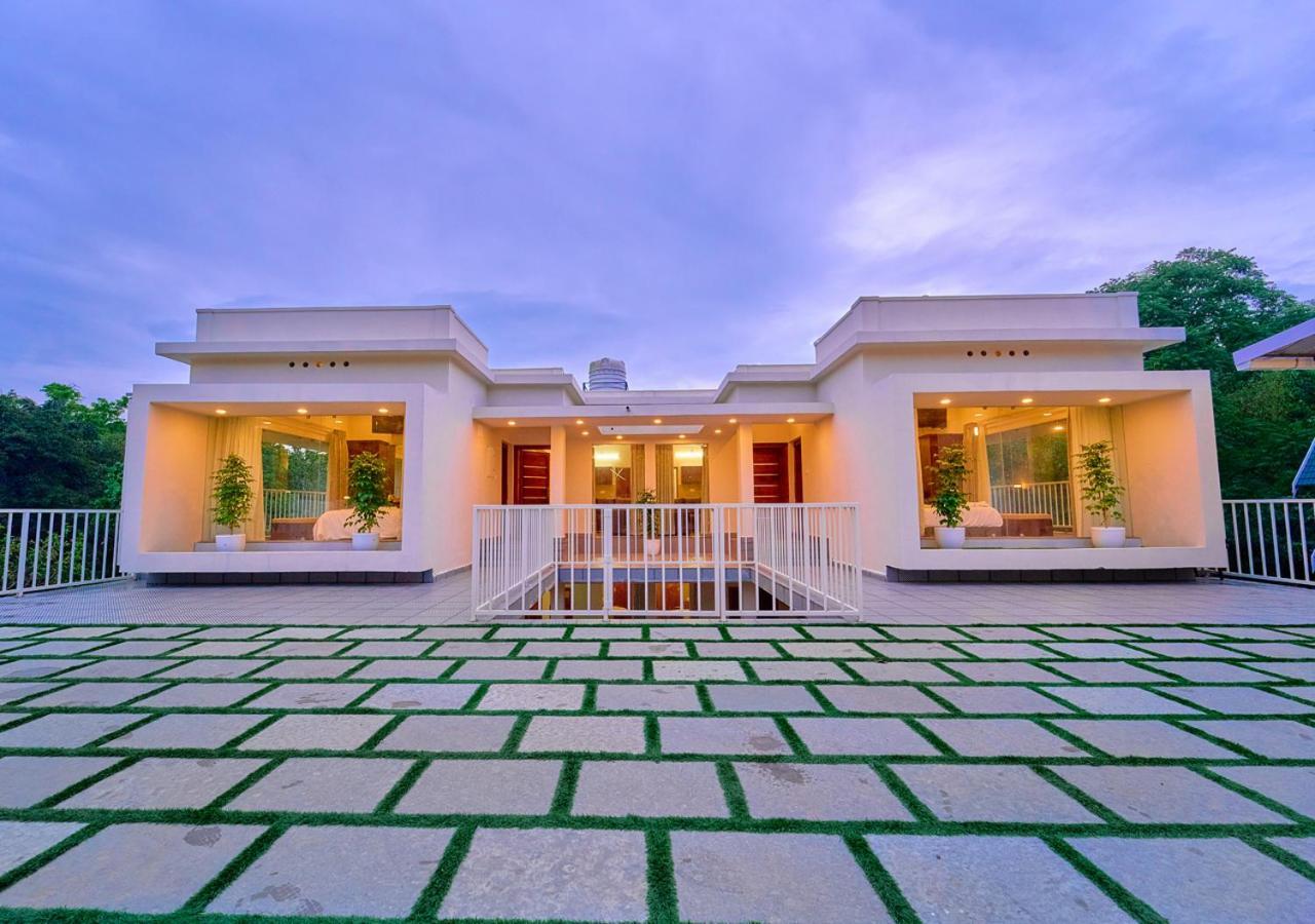 Glen Castle Vagamon Pool Resort By Voye Homes Exterior photo