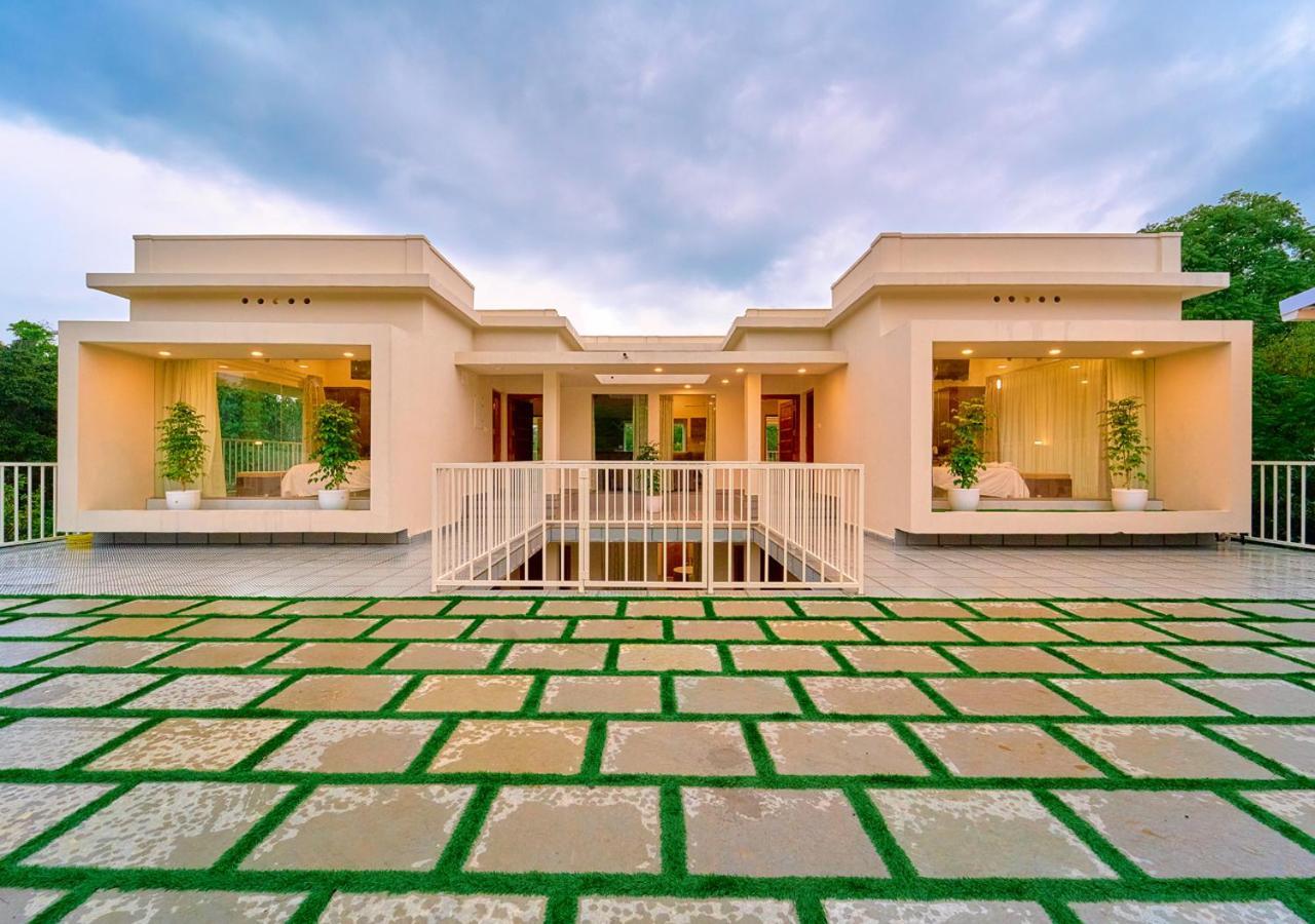Glen Castle Vagamon Pool Resort By Voye Homes Exterior photo